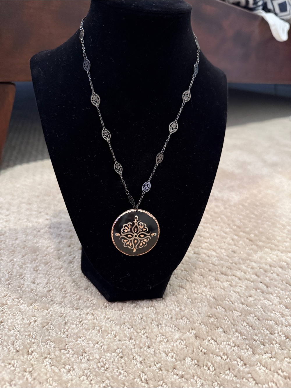Black Round Pendant Necklace with Filigree Accent